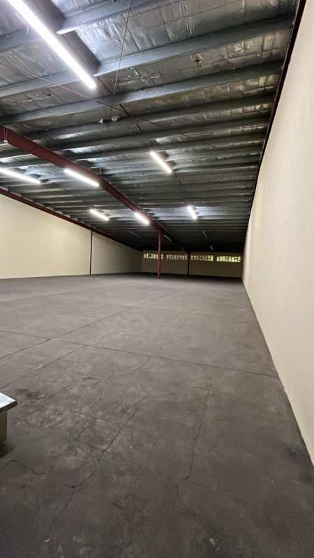 Interior warehouse with insulated roof, fluorescent lights, exposed beams El Crisol Industrial Complex Panama