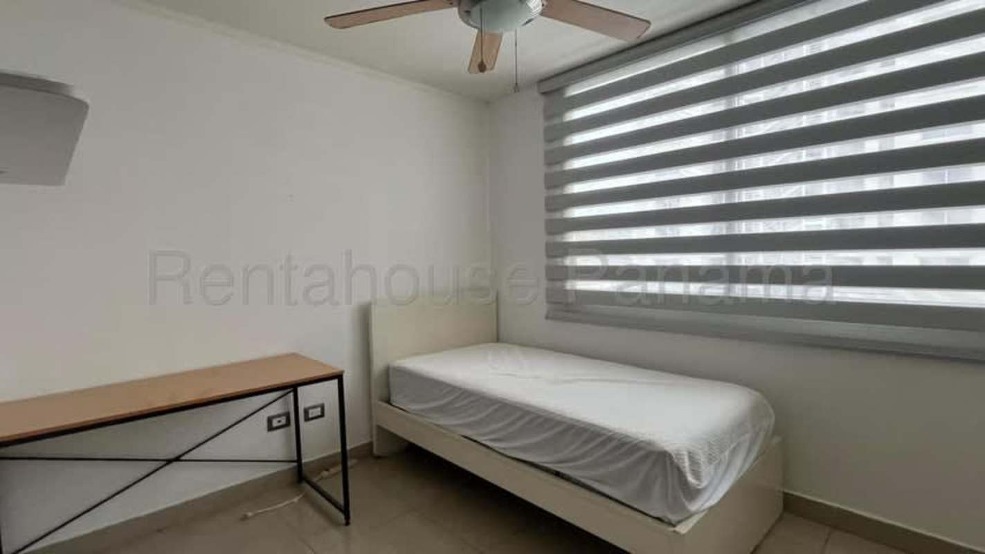 Balcony with green turf, vertical garden, and seating PH Rokas Condado del Rey
