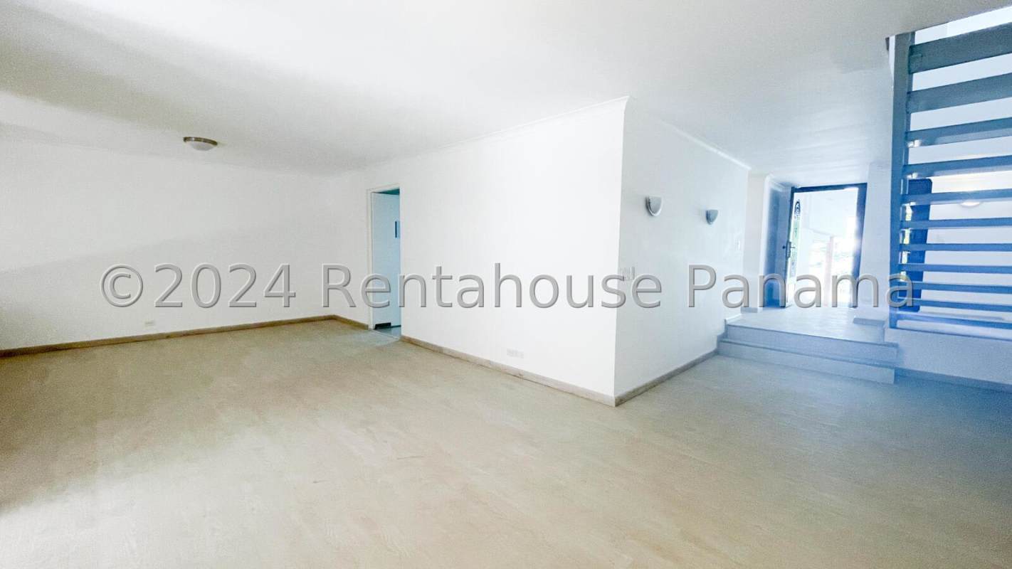 4BR House with Terrace and Garden in Punta Paitilla Panama