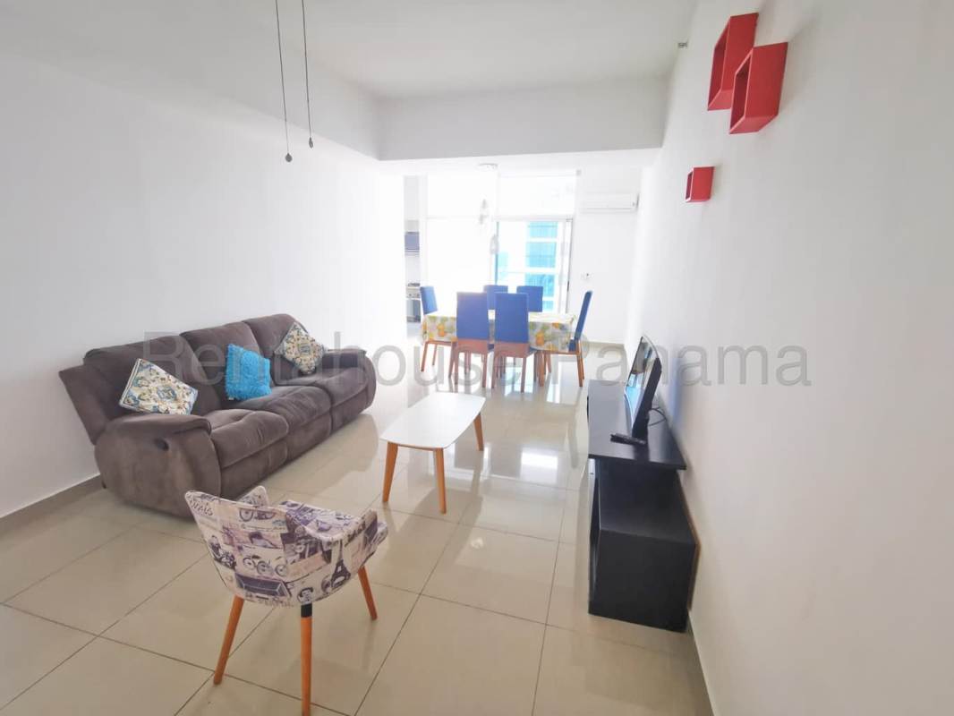 3BR Apartment PH Rainbow Tower El Carmen with Balcony & Pool