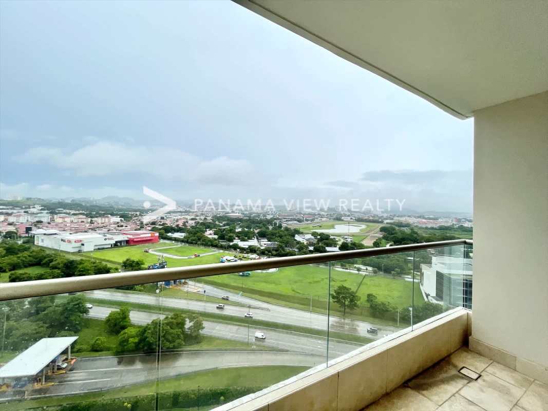 Dining area with large windows and golf course view at PH Greenview Santa María Panama