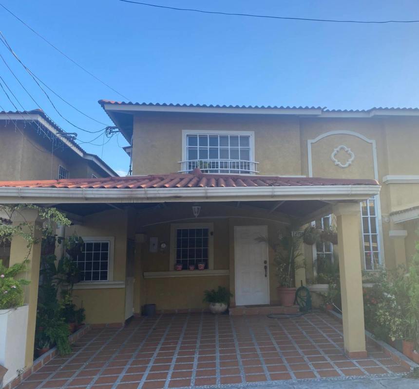 Bedroom with tiled floors, inverter AC, and built-in closet Panama townhouse Condado Gardens