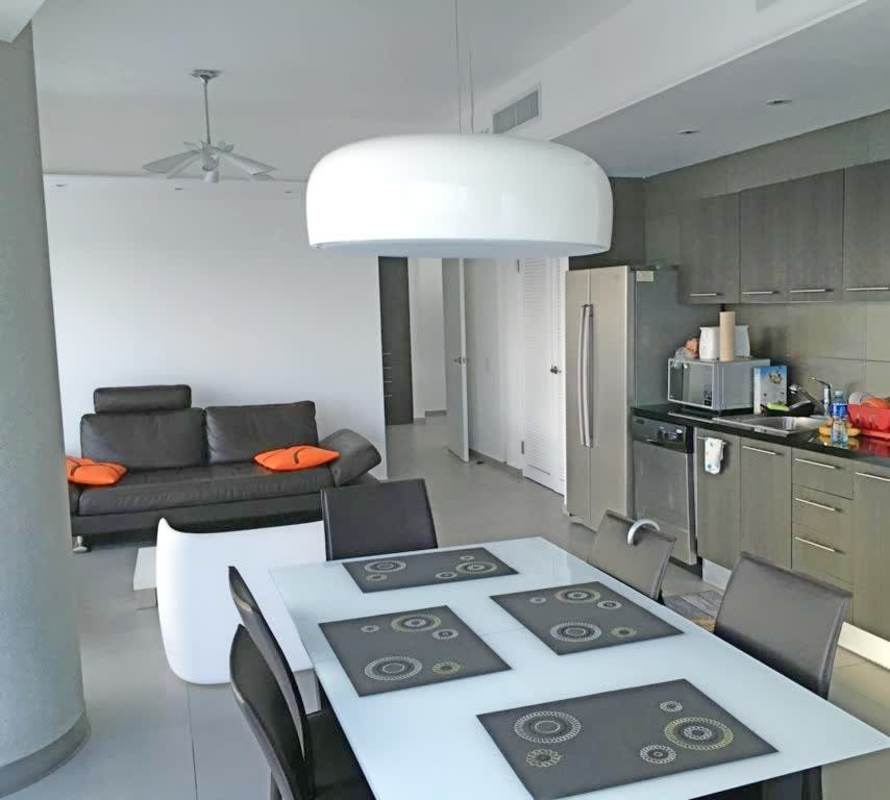 Spacious living room with large windows and sea views PH BICSA Avenida Balboa Panama