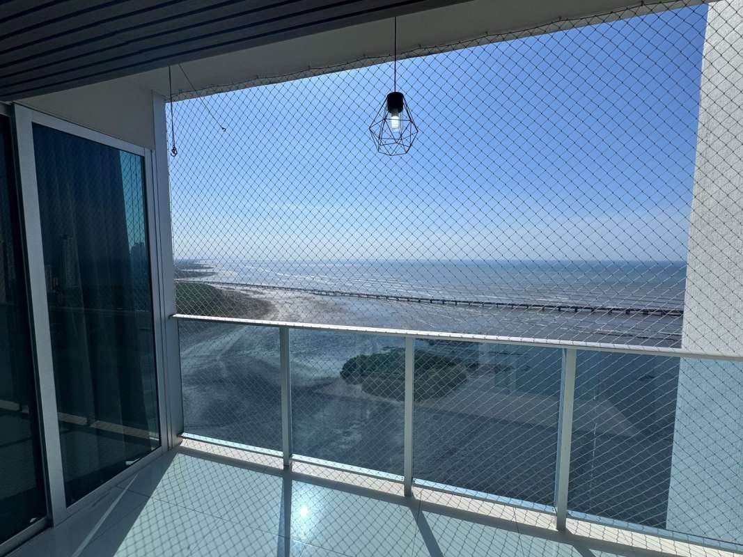 Balcony with panoramic Pacific Ocean views and safety mesh PH Nautica Coco del Mar
