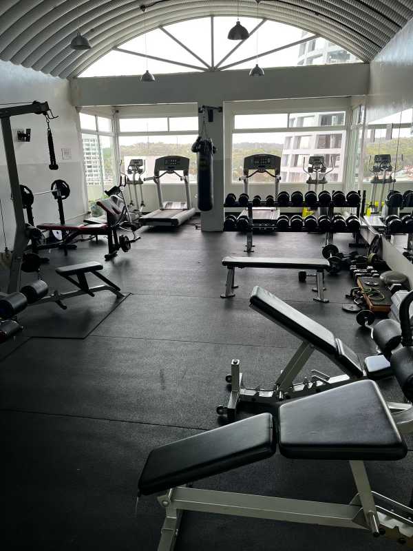 Modern bathroom glass-enclosed shower, pedestal sink in PH El Mare Plaza Edison Panama