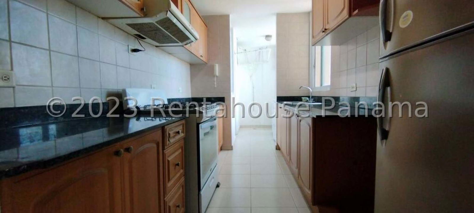 Master bedroom with ocean view windows, tile flooring PH Ocean Club Punta Pacifica