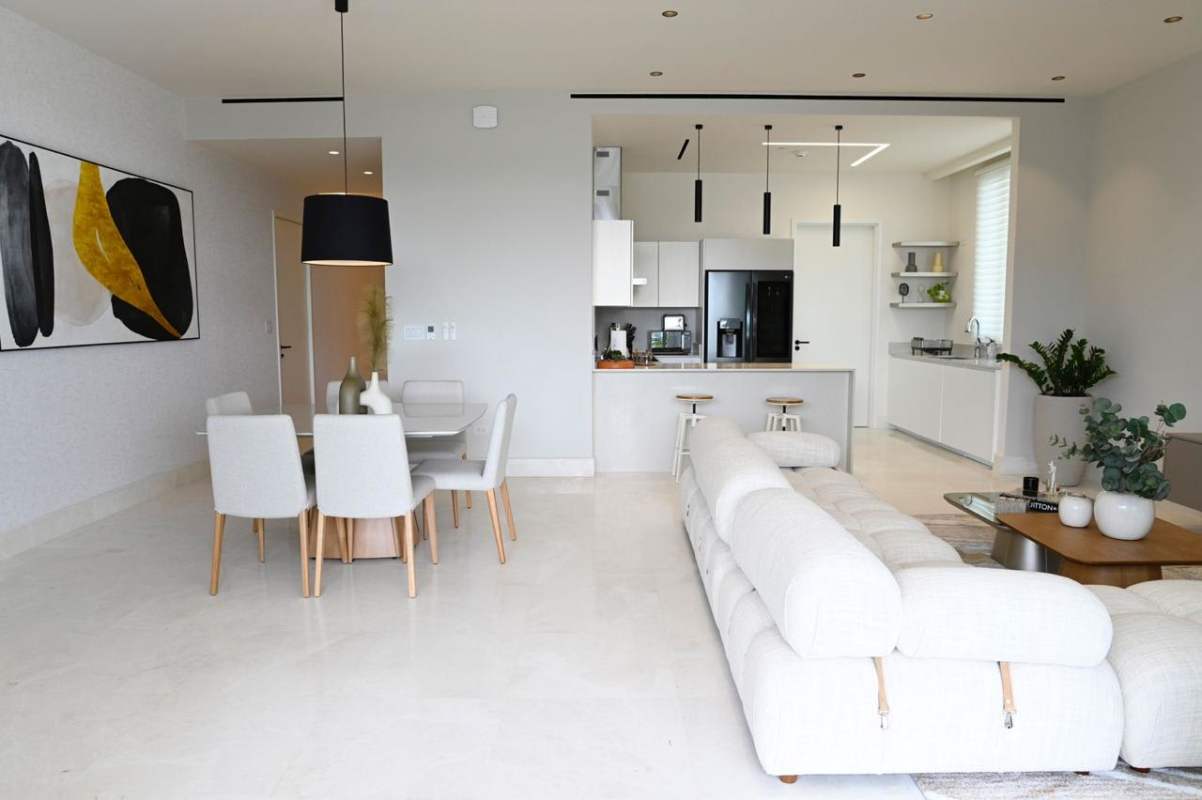 Modern bathroom ensuite with high-end finishes in luxury Ocean Reef apartment Panama City