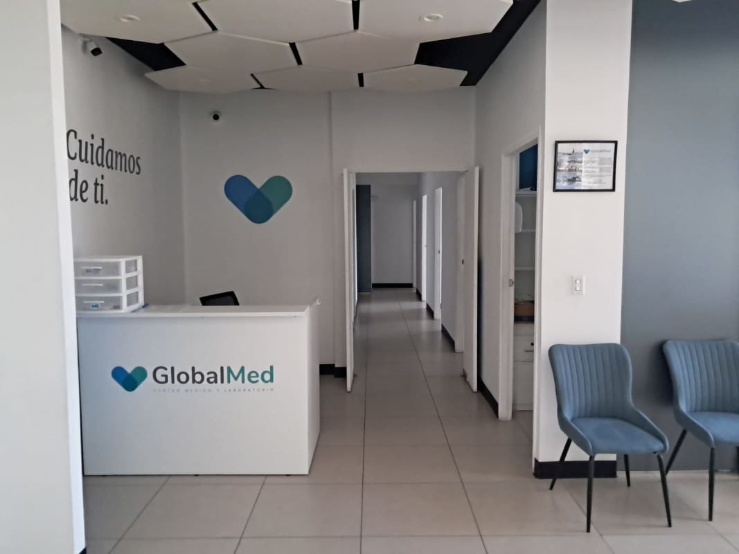 Modern reception with white counter and hexagonal ceiling panels in Plaza Liberty Panama City