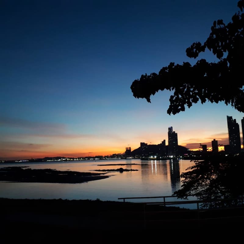 Fully equipped modern kitchen with granite countertops, stainless appliances in PH BICSA Tower Avenida Balboa