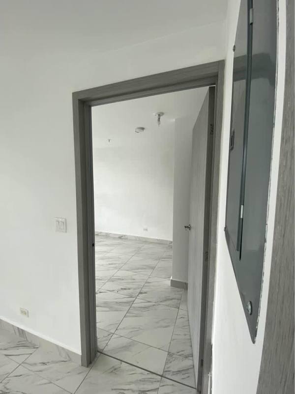 Entrance area with marble tile floor PH Botánico Bella Vista Panama