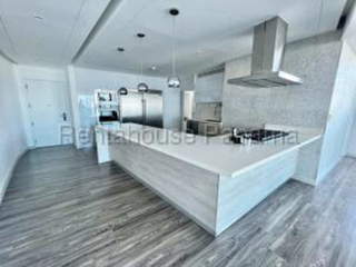 Apartment for Rent in San Francisco - 3 bedrooms