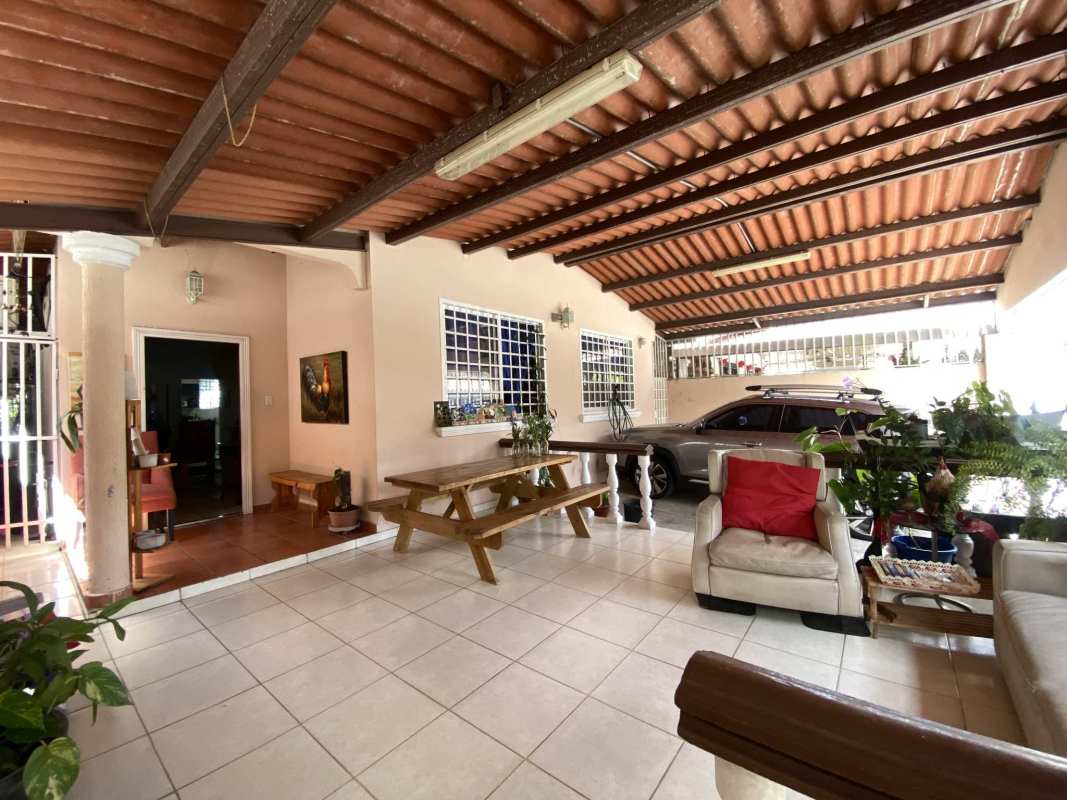 Covered terrace with tiled floor and seating area in house Brisas del Golf Panama