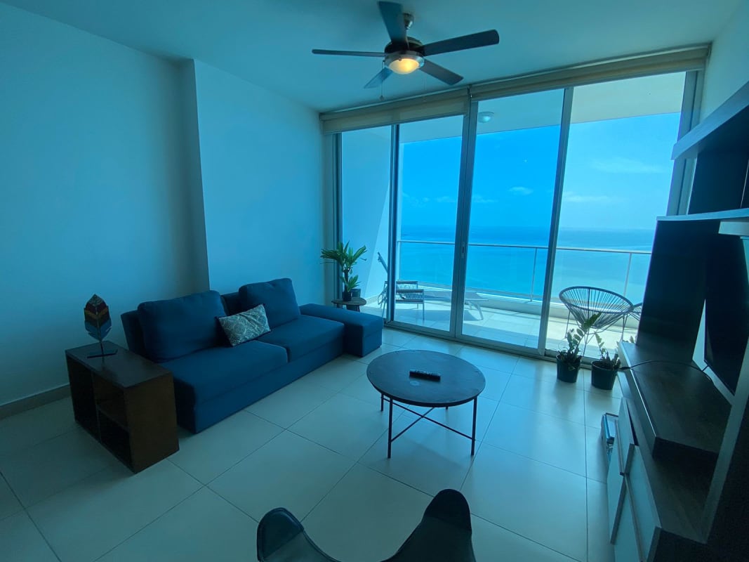 Apartment with granite open kitchen and appliances PH Destiny Tower Panama City