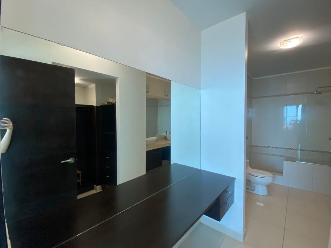 Master bedroom with panoramic ocean view in PH Destiny Avenida Balboa