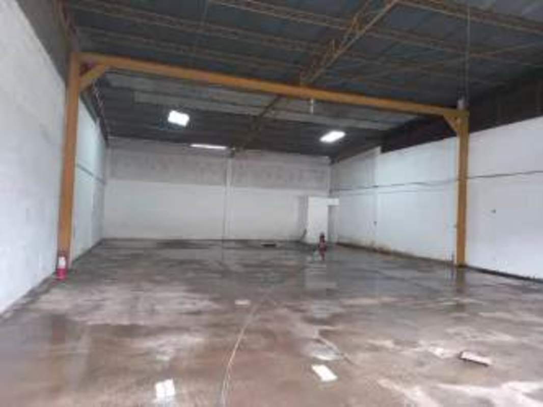 Warehouse for Rent 280m² in La Loceria Tumba Muerto