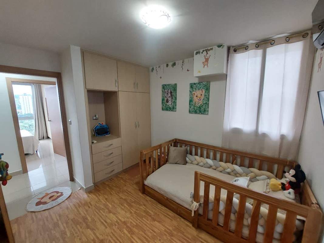 Cozy furnished child's bedroom with crib, closet, AC in PH Rokas Condado del Rey Panama