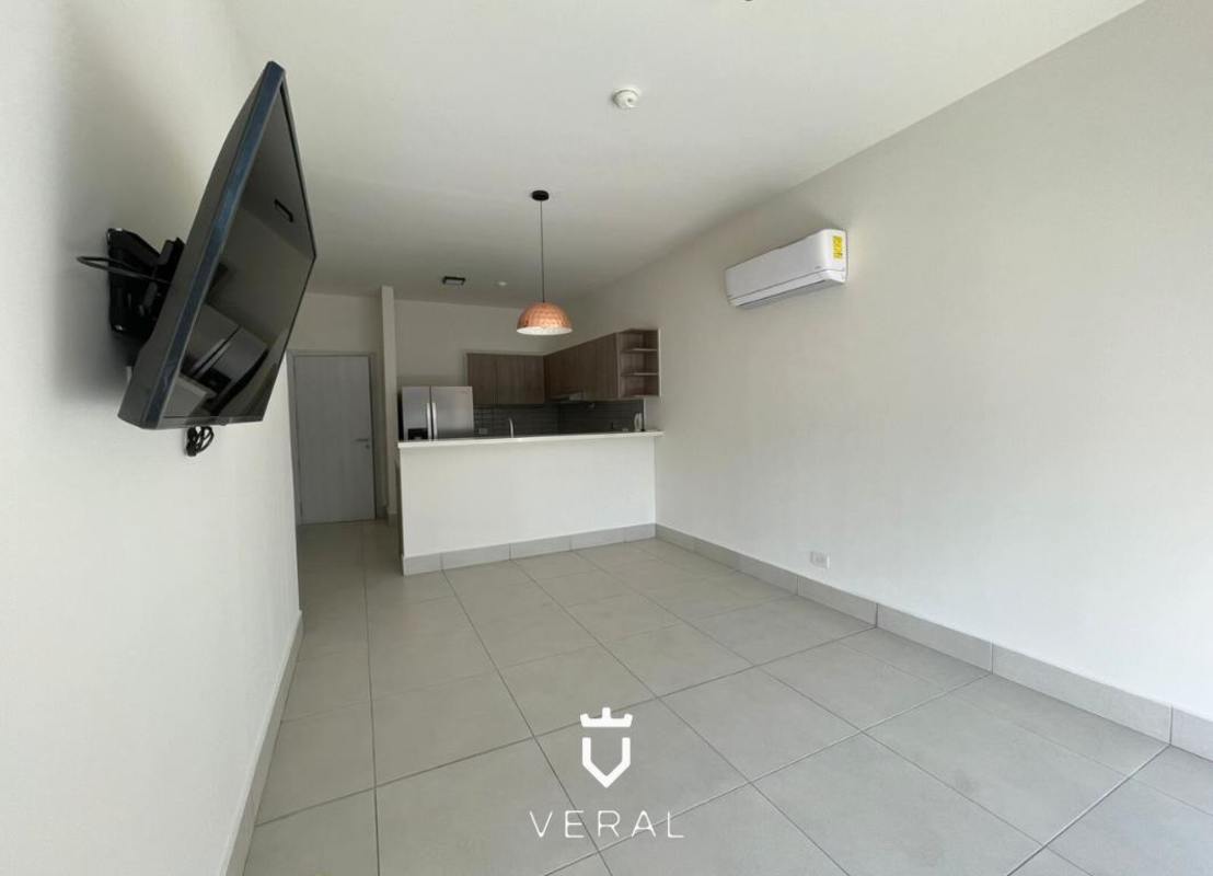 Modern open kitchen with breakfast bar and cabinetry in PH Coco Place Coco del Mar Panama