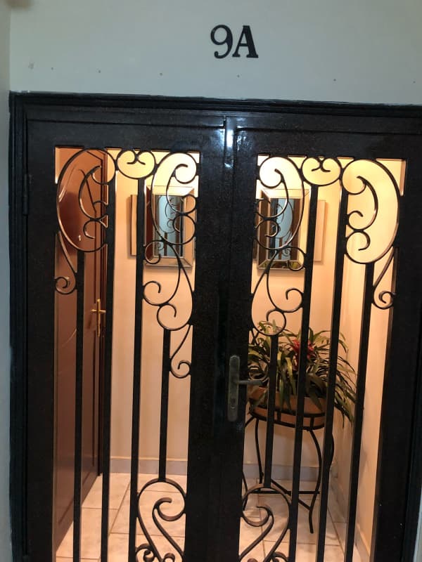 Bedroom with balcony and city view PH El Carmen Vista Panama