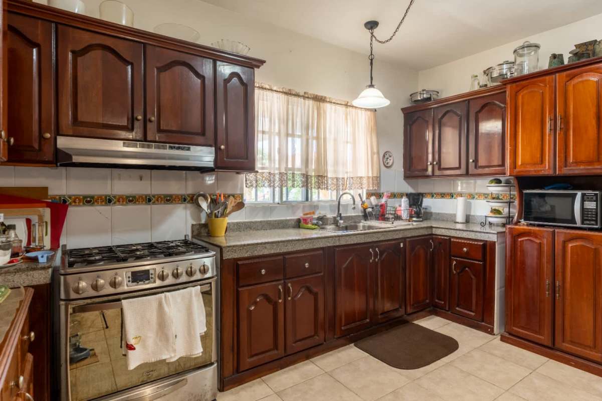 Spacious kitchen wood cabinets granite counters gas stove in Bosque de Cibeles Altos de Panama