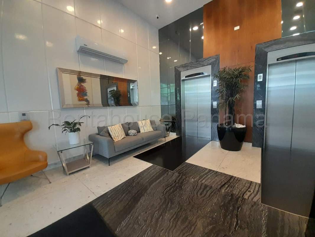 Lobby with elevators, seating, décor in PH Metropolitan Park via España Panama City