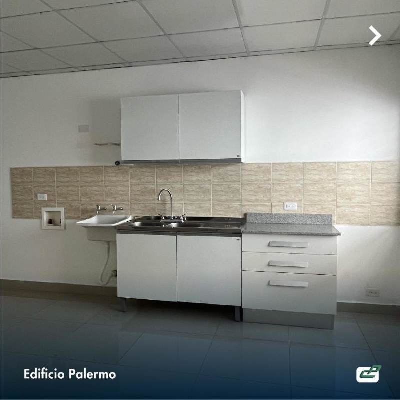 Bedroom with built-in wardrobe, tiled ceiling, and window with bars in Edificio Palermo El Ingenio Panama City