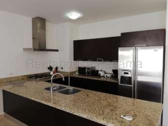 Granite kitchen countertops with appliances in PH Soleo Panama Pacifico Howard