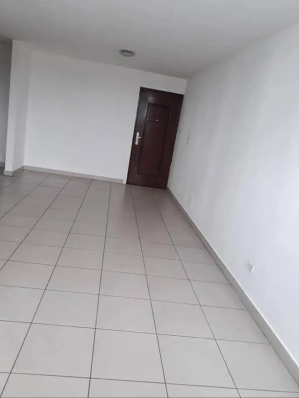 Living-dining space with tiled floor and large window views at Central Park near Metro station Panama City