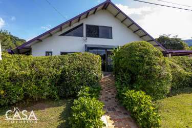 Rustic kitchen with wood cabinets, colorful backsplash, retro refrigerator in Boquete Panama