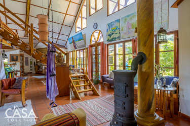 Spacious master suite with large soaking tub and 360 garden view windows in Boquete