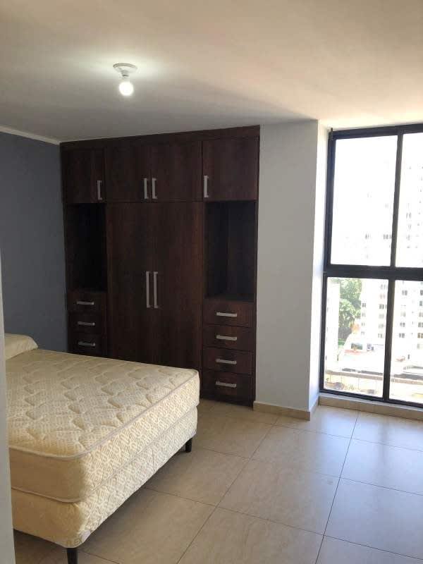 Bedroom with double bed, split AC and built-in wardrobe in PH Condado Country Club Panama City