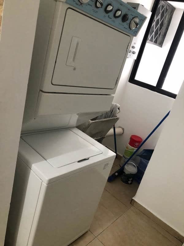 Modern bathroom with walk-in shower and tile in PH Condado Country Club Panama