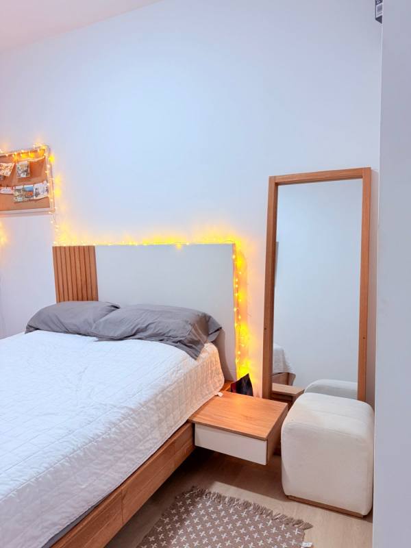 Open-plan living dining space with balcony access furnished in PH Quatrium Panama City