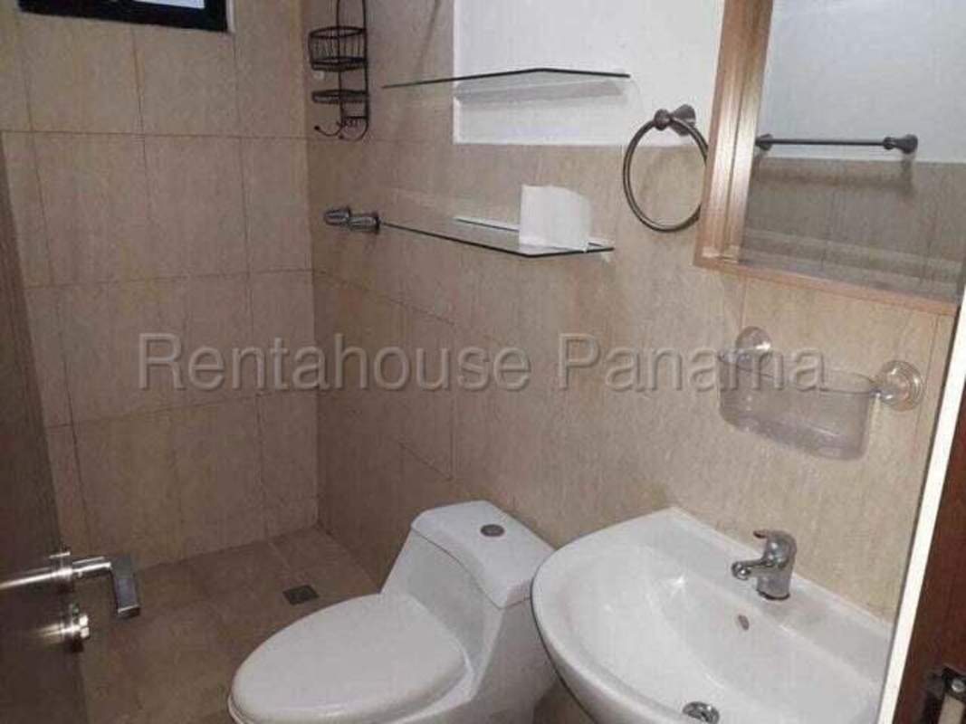 Furnished bedroom with closet in PH Terrazas del Rey Condado del Rey Panama apartment for rent