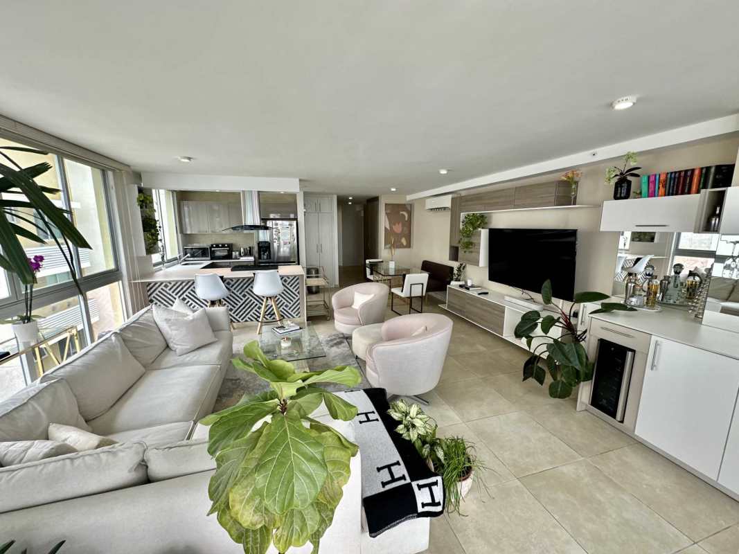 Modern gourmet kitchen with stove, oven, dishwasher, breakfast bar in PH Lumiere Costa del Este