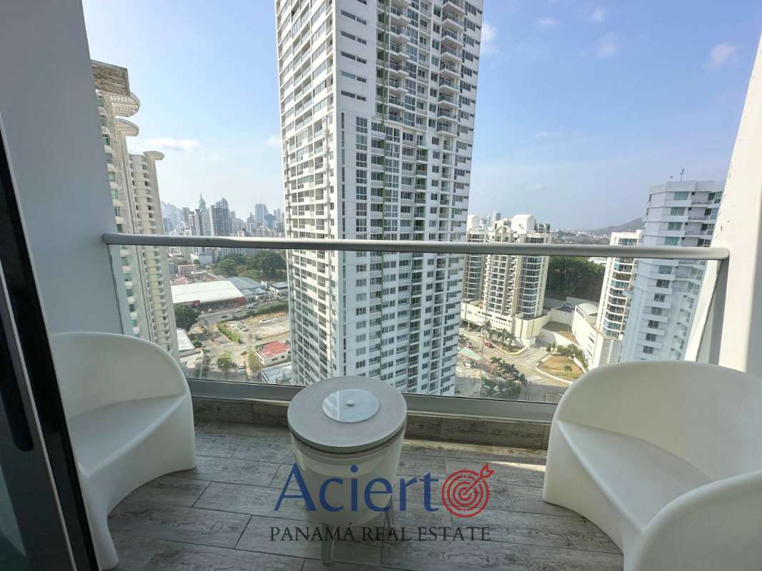 Infinity rooftop swimming pool with skyline views at PH Vivendi Green Panama City