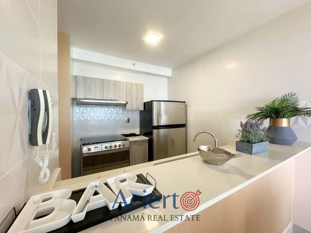 Modern bathroom with glass shower enclosure at PH Vivendi Green Edison Park Panama City