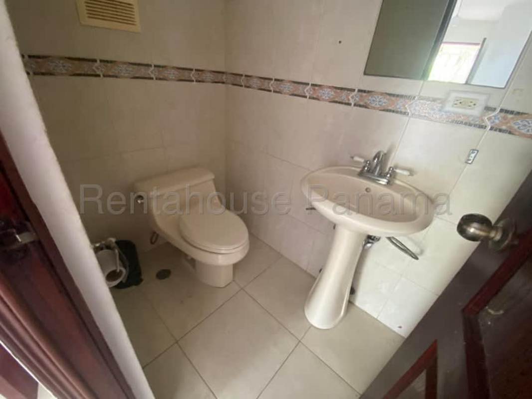 Spacious backyard garden with lawn, palm trees, and terrace in Villa Valencia Costa Sur Panama