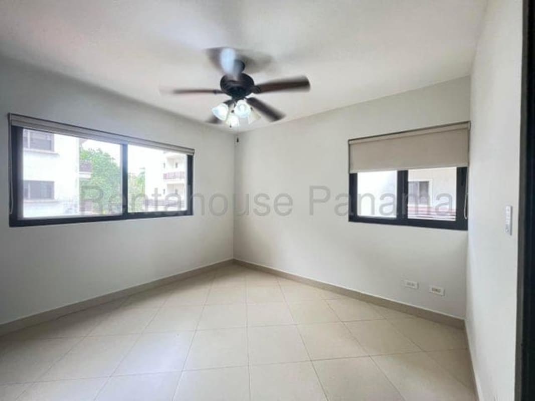 Master bathroom double sink vanity, walk-in shower Embassy Club Clayton Panama