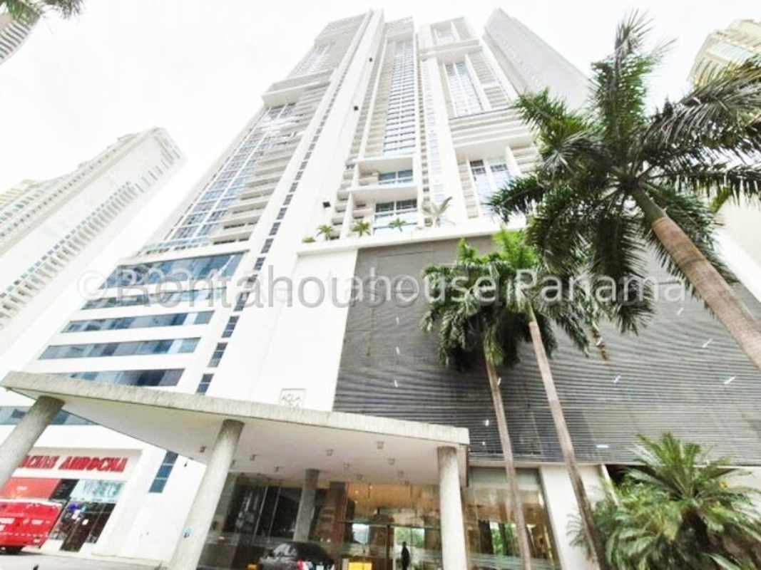 Spacious living room with marble floors and floor-to-ceiling windows featuring ocean views in PH Aqualina Panama
