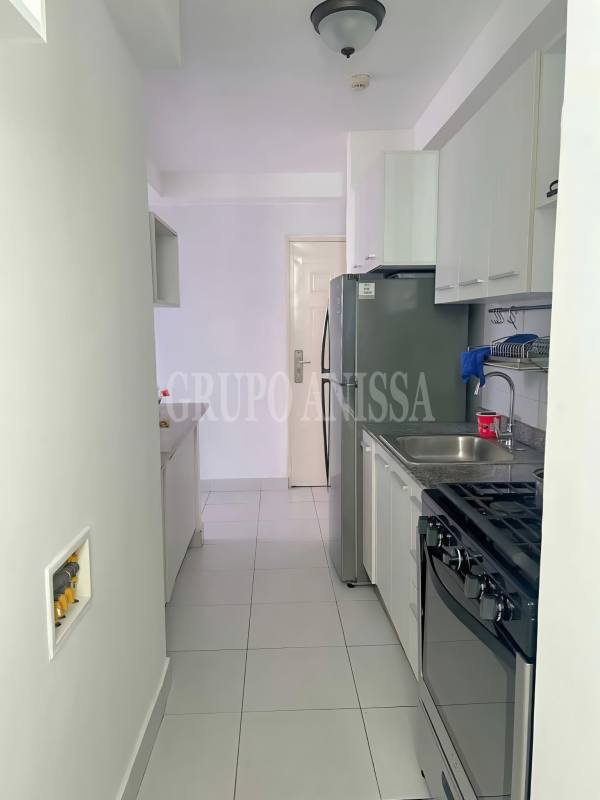 Semi-furnished kitchen with appliances white cabinets PH Balboa Gardens Via España Panama