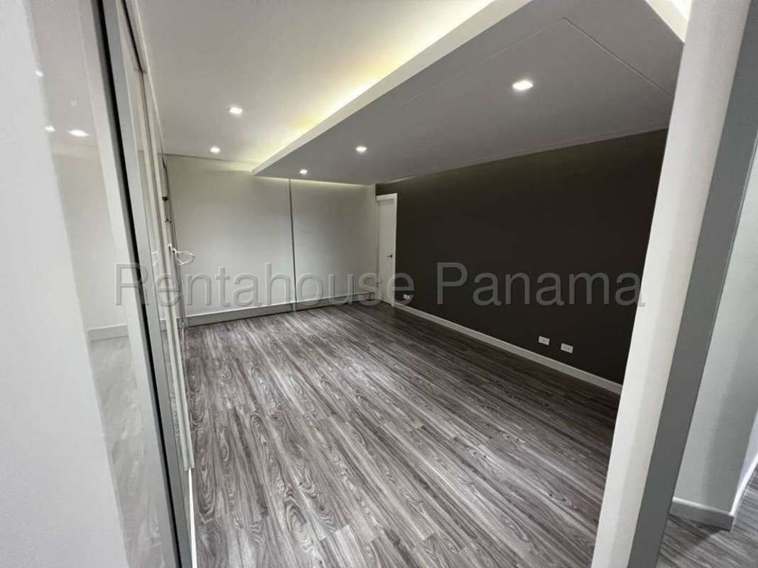 Large balcony with panoramic ocean and city skyline view at San Francisco Panama apartment for rent