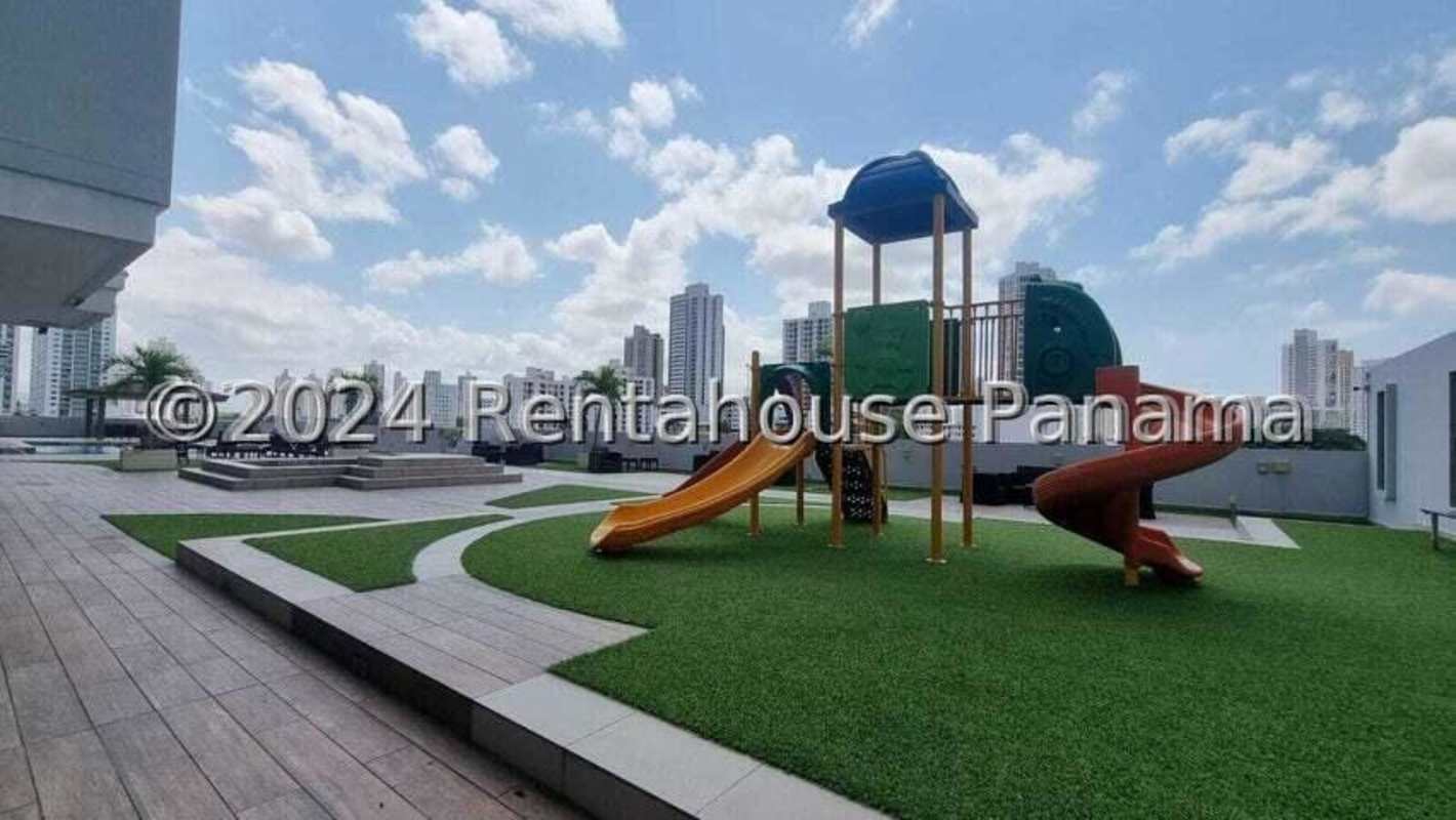 Elegant building lobby with security reception and waiting area at PH Vista Hermosa Via España Panama