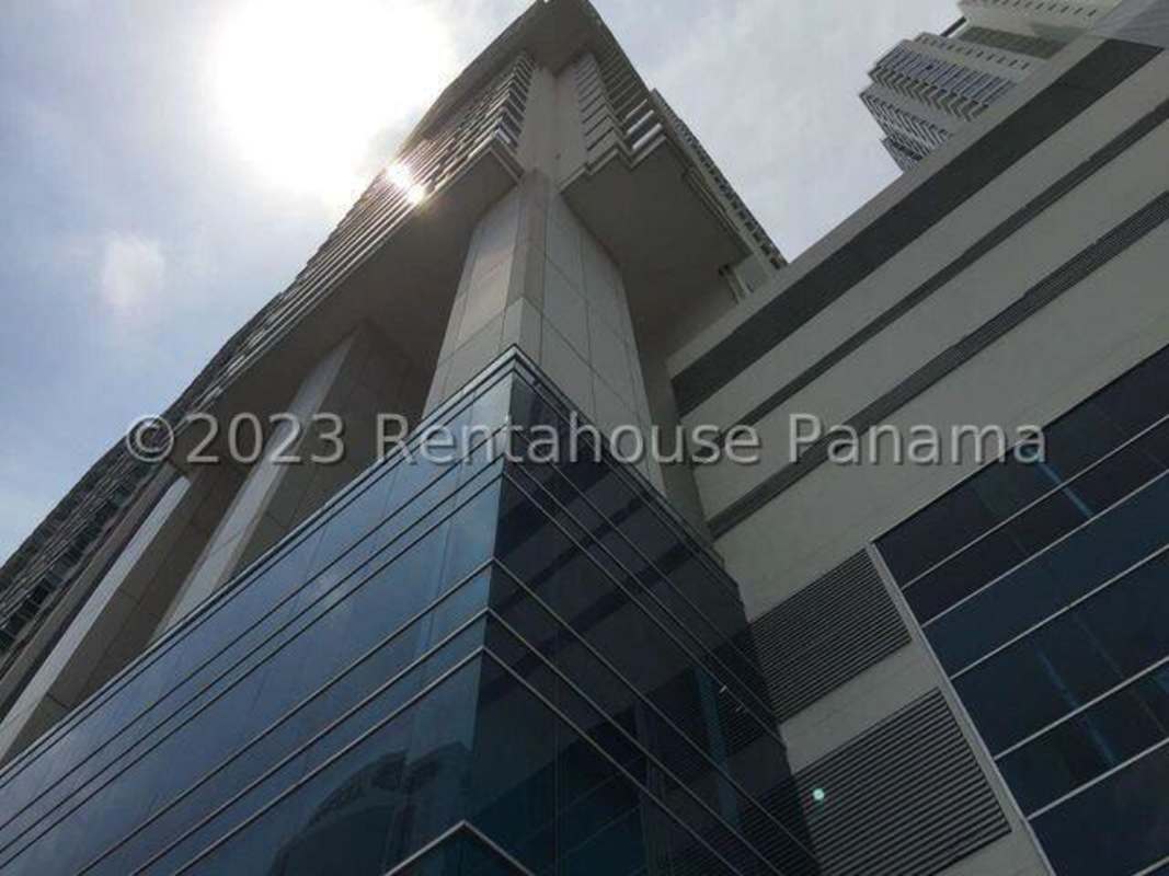 Modern kitchen with granite counters and cabinets PH Costamare Costa del Este