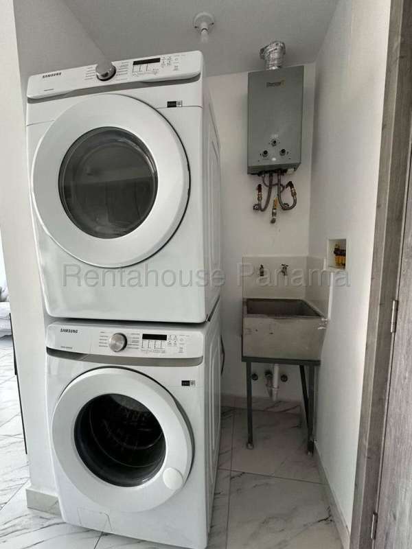 Fully equipped gym overlooking Panama skyline at PH The Gray