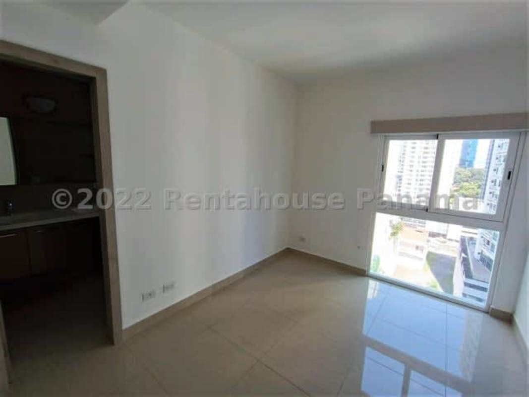 Balcony with panoramic Pacific Ocean view PH Bella Vista Park Panama City