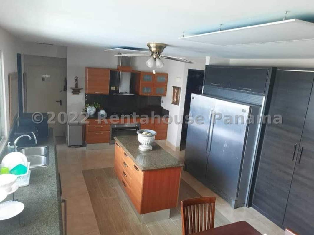 Infinity pool, jacuzzi and sun deck with skyline view at Ten Tower Costa del Este Panama