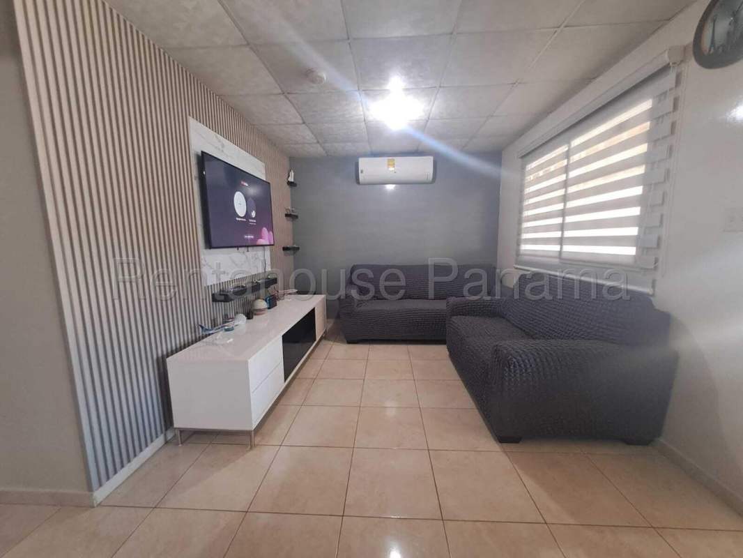 Private garden and backyard space with enclosed walls of house in Cabra, Pacora Panama for sale