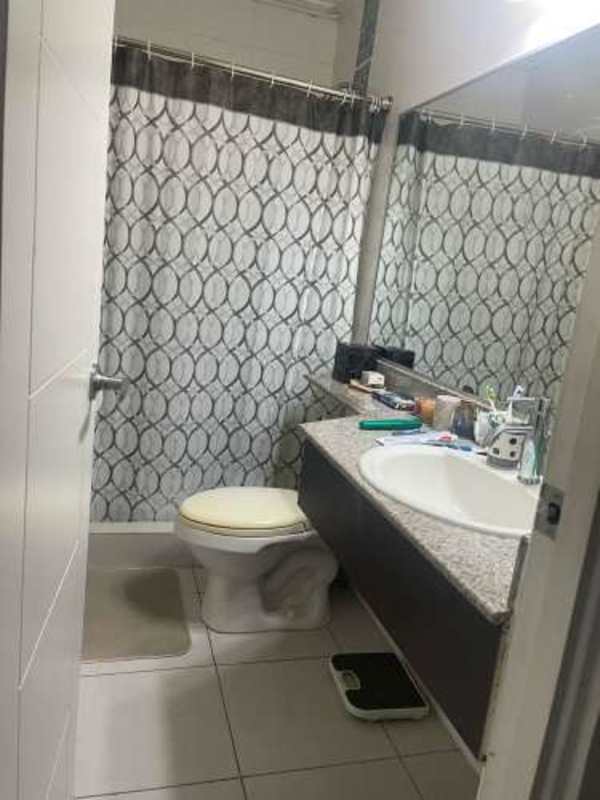 Kitchen with tile backsplash, cabinets, appliances, and ceramic flooring in PH Green Park apartment Condado del Rey Panama City