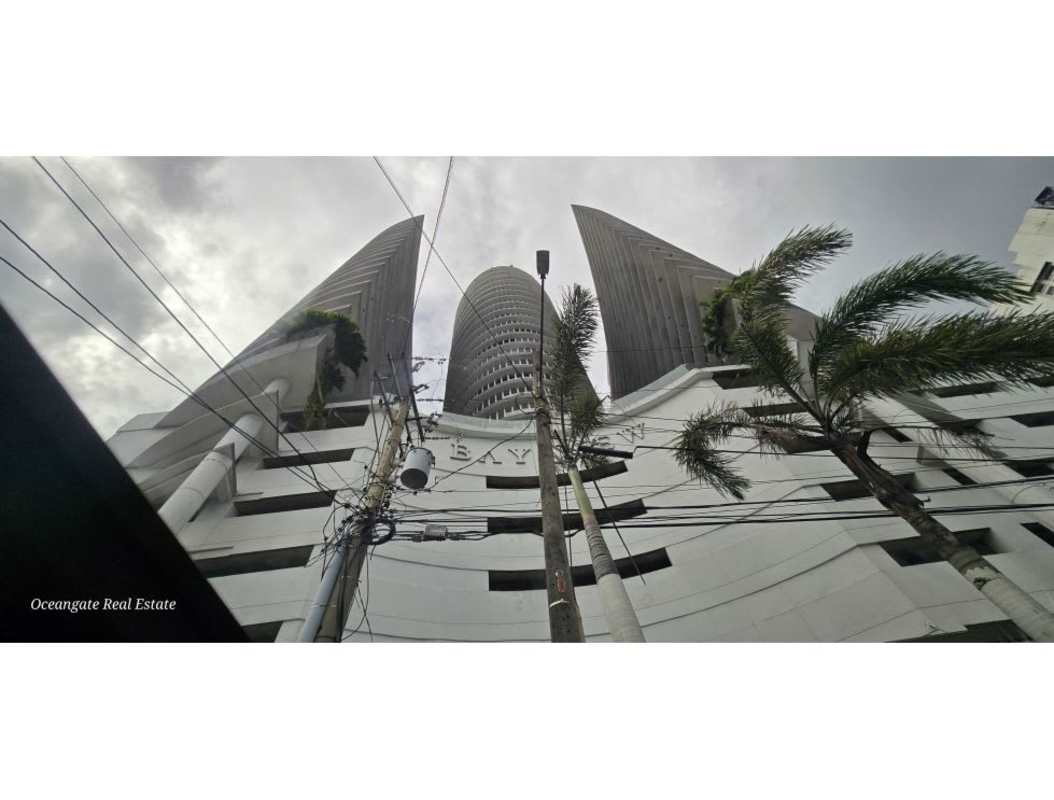 Contemporary condominum skyscrapers with curving façade Bay View Tower Avenida Balboa Panama