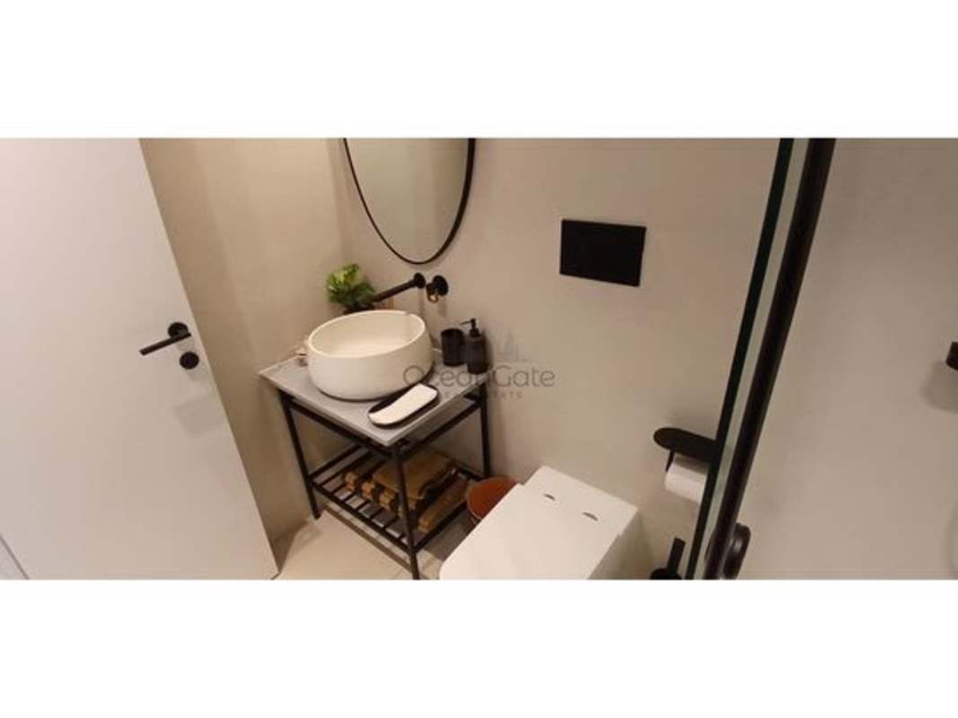 Contemporary style bathroom with vanity and shower in PH Amara El Cangrejo Panama.